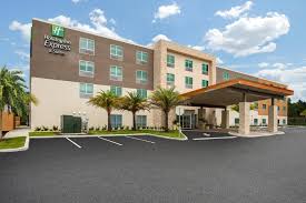Holiday inn west yellowstone sits just a few blocks from the west park entrance and is the perfect home base for exploring the breathtaking features of the largest and most iconic national park. Holiday Inn Express Suites Deland South In De Land Florida Usa Bewertungen Preise Planet Of Hotels
