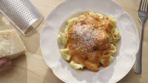 Pates A La Sauce Rosee Recipe Food Recipes Food And Drink