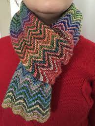 echarpe multicolore en chevron tricotee main foulard cravate par ici on tricote tricot support tache conseils couleur surgeneon explosion panneau lumineuxcouleur vague marqueurs sur tableau ardoise ou vert coloriages pointe verte