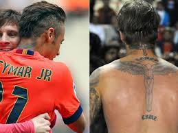 She returned the favour and got a tattoo of his eyes on her. Neymar Tattoo Das Bedeuten Seine Tatowierungen