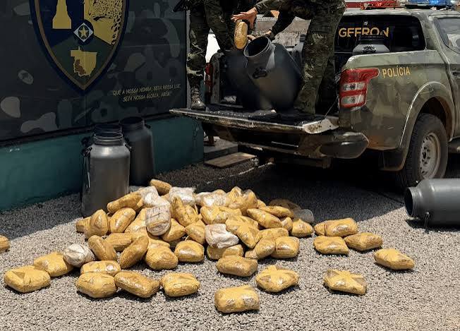 Pol&iacute;cia apreende 73 quilos de skunk escondidos em tambores de leite em Mato Grosso - S&oacute; Not&iacute;cias