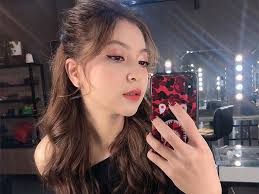 Giữa tin đồn chia tay với Quang Hải, Nhật Lê chia sẻ câu chuyện đầy ẩn ý về  chuyện đi tìm hạnh phúc thực sự lên trang cá nhân