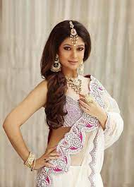 Latest Hairstyles That Suits All Types Of Sarees Lehengas