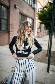 Adidas Top Spring Adidas Outfit Spring Spring Style Black And White S In 2020 Fashion Blogger Poses Fashion Blogger Poses Street Style Street Fashion Photography