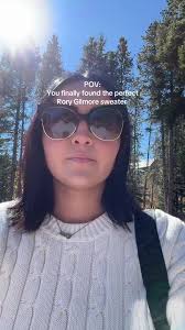 Cristian shaking the camera so bad 😭😂 #ootd #fallootd #fall #gilmoregirls  #gap #rorygilmore #sweater #oldnavy #momstyle