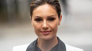 Felix ist beeindruckt, während jemand die. Nazan Eckes Seltenes Liebes Selfie Mit Ehemann Julian