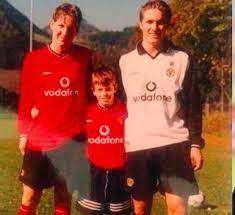 Nun erwartet die serbin mit ihrem ehemann bastian schweinsteiger ihr zweites. Nooruddean On Twitter Photo Evidence That Bastian Schweinsteiger His Brother Tobias And Gareth Bale Were All United Fans As Kids Http T Co Dbcaykiwmu