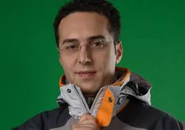 Adi Bucur îşi Serbează Ziua în Ajunul Crăciunului