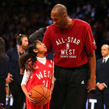 Kobe bryant dies in helicopter crash at age 41 and gigi gianna also killed in crash at the age of 13. Kobe Bryant 41 Das Hat Mein Herz Erwarmt Seine Vanessa Teilt Ein Ruhrendes Kunstwerk Fur Gigi 13 Bunte De