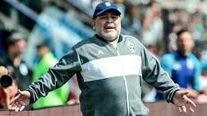 Hier berichten wir euch, was diego maradona heute macht. Rucktritt Revidiert Fussball Legende Diego Maradona Bleibt Doch Trainer In La Plata Sportbuzzer De