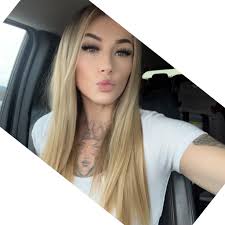 What hotels offer free airport and cruise terminal shuttle?