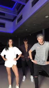 Pin By Damarismorenoamador On Tik Toks In 2020 Choreography Videos Dance Choreography Videos Dance Videos