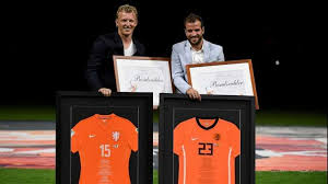 Topvoetballer rafael van der vaart neemt morgen afscheid van het nederlands elftal na 109 interlands. Kuyt Neemt Afscheid Van Het Nederlands Elftal Fr Fans Nl