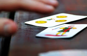 Come giocare a scopa a tre carte | Deabyday