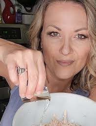 Kelly Ellison's Instagram, Twitter & Facebook