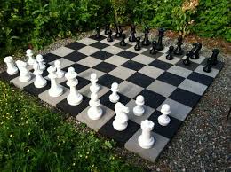 ― we're sitting in the garden.· garden (outdoor area containing one or more types of plants, usually plants grown for food or ornamental purposes)· orchard (garden or an area of land for the cultivation of fruit or nut trees) 110 Schach Im Garten Ideen Schach Garten Rasenspiele