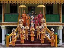 Masyarakat berbilang kaum di malaysia mempunyai pelbagai jenis kebudayaan yang digarap daripada pelbagai keturunan. Palangkaraya Palangkaraya