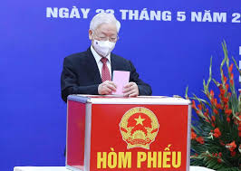 Tổng bí thư chịu trách nhiệm cao nhất trước ban chấp hành trung ương đảng, bộ chính trị, cùng ban chấp hành trung ương, bộ chính trị, ban bí thư chịu trách nhiệm trước toàn đảng và toàn dân về sự lãnh đạo trên mọi lĩnh vực công tác, là lãnh đạo cao nhất trong hệ. Tá»•ng Bi ThÆ° Nguyá»…n Phu Trá»ng Cuá»™c Báº§u Cá»­ Co Quy Mo Lá»›n Nháº¥t Tá»« TrÆ°á»›c Ä'áº¿n Nay