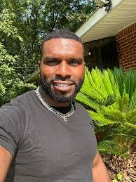 Justin Babb's Instagram, Twitter & Facebook