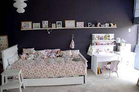 Whether you're updating your teenager's room or making space for their whole crew, these stylish and practical ideas are 100% teen approved! Black Color Bedroom Wall Decorating For Teens