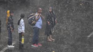 Light rain hits Delhi amid ‘red’ alert for thunderstorms and strong winds
