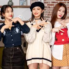 Mereka membahas banyak hal menarik tentang grup besutan jyp . Kgb D 173 On Twitter ìì§ 201230 Ryujin At Lt Iu S Palette Gt Here Is Itzy On A Palette Ep 4 Saint James Beret 95 Https T Co Sq2temdctm Twitter
