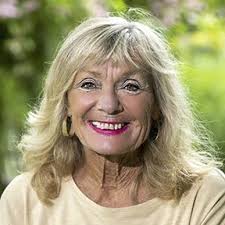 Laurie Weller's Instagram, Twitter & Facebook