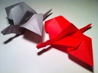 En plus des figures simples, en origami, il existe des métiers assez complexes, parmi lesquels on trouve souvent des animaux et des dragons. How To Make A Paper Dragon