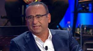 Proprio non riesce a vedersi con un tono della. Carlo Conti Eta Altezza Peso Programmi Tv E Vita Privata Chi E La Moglie Il Monteanalogo