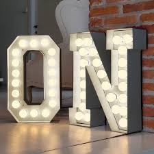 Lettres Lumineuses A Poser Par Seletti Chez Delamaison Fr Neon Verlichting Retro Verlichting Decoraties