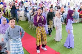 Majlis perkahwinan shafiq & nadhirah 23 & 24 feb 2018 kuala lumpur moments captured by: Saya Hati Tisu Kena Menyampuk Untuk Kasi Mood Happy Nyanyi Lagu Rap Gaya Spiderman Pemuda Ini Buat Kejutan Di Majlis Kahwin Sepupu Viral Mstar