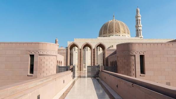 Side entrance of the Sultan Qaboos Mosque - Oman / Muscat