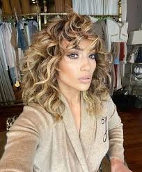 Jennifer lopez is the latest star to debuted a short haircut. Short Jennifer Lopez Curly Hair