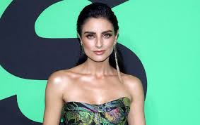 She is the daughter of actor eugenio derbez and actress gabriela michel. Aislinn Derbez Boasts Great Body And Her New Favorite Bikini Newsylist