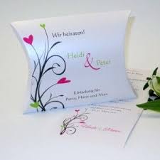 Besondere Hochzeitseinladung Die Einladungsbox Mit Der Schriftrolle Ist Ausgefallen Und Edel Hochzeitse Hochzeitseinladung Hochzeitskarten Ideen Einladungen