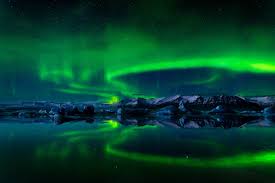 Cold Icelandic Waters Catch The Aurora Borealis S Iridescence Northern Lights Northern Lights Wallpaper Nature Images