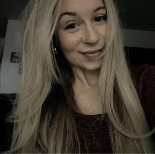 Crayon Footprint Art 🖍️ this the CUTEST thing I've seen all day!! Source  👇🏼