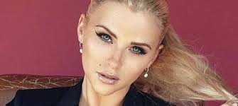 Is kelly vedovelli married or single, and who is she dating now? Kelly Vedovelli Tpmp Sublime A La Piscine Elle Fait Sensation Sur Instagram Photo Gossip
