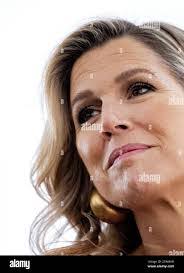 Elizabeth Faber's Instagram, Twitter & Facebook