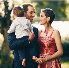 Y es que durante toda su enfermedad, la periodista estuvo acompañada del médico cirujano, con quien se casó en. La Bella Historia De Amor De Javiera Suarez Y Su Esposo Cristian Arriagada Tecache Cl