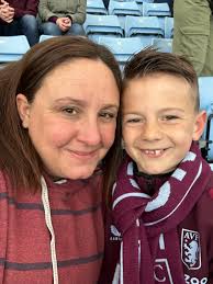 Holly Mills (@Villagirl83)