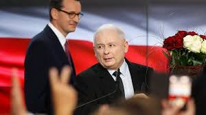 W wielu sytuacjach musi radzić sobie sama, bo ukochany ma na głowie mnóstwo obowiązków. Poland Election Ruling Law And Justice Party Win Poll Bbc News