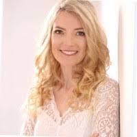 Stephanie Farnham's Instagram, Twitter & Facebook