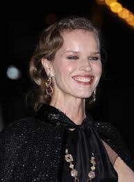 Eva Tak's Instagram, Twitter & Facebook