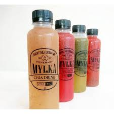 Dengan desain ini, kamu bisa menggunakan warna minuman untuk menarik perhatian para pelanggan. Contoh Stiker Minuman