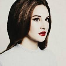 Lucinda Price (@FallenforPrice)