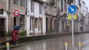 Santiago de compostela es una ciudad importante para el cristianismo católico, considerada a la par de roma o jerusalén para sus peregrinos, pues se en santiago de compostela, y toda la región de galicia, esta fiesta representa la más grande del año y es también donde muchos realizan la. Toda Galicia Salvo La Costa Esta Este Domingo En Aviso Amarillo Por Lluvias