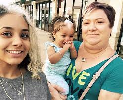 Bebe Nace Con El Mismo Mechon Blanco Que Tienen Su Madre Y Su Abuela