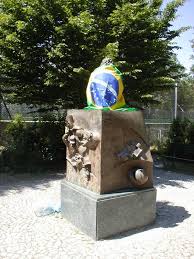 3 days, 6 hours and 45 minutes. Monumento A Senna Curva Tamburello Autodromo Di Imola Bilder