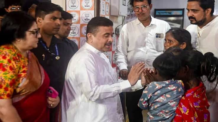 Adhikari meets pavement-dweller, says government arranging alternative accommodation